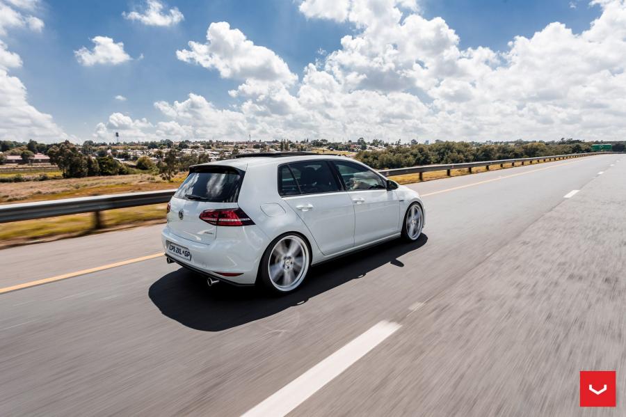  Volkswagen Golf GTI on Vossen Wheels (VWS5) 2018 года  (фото 5 из 12)